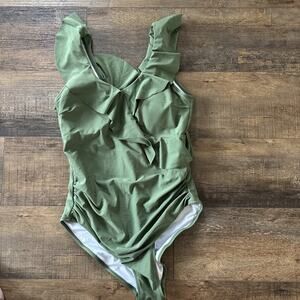 Blooming Jelly One Piece‎ Swimsuit Large Green Ruffle Slimming